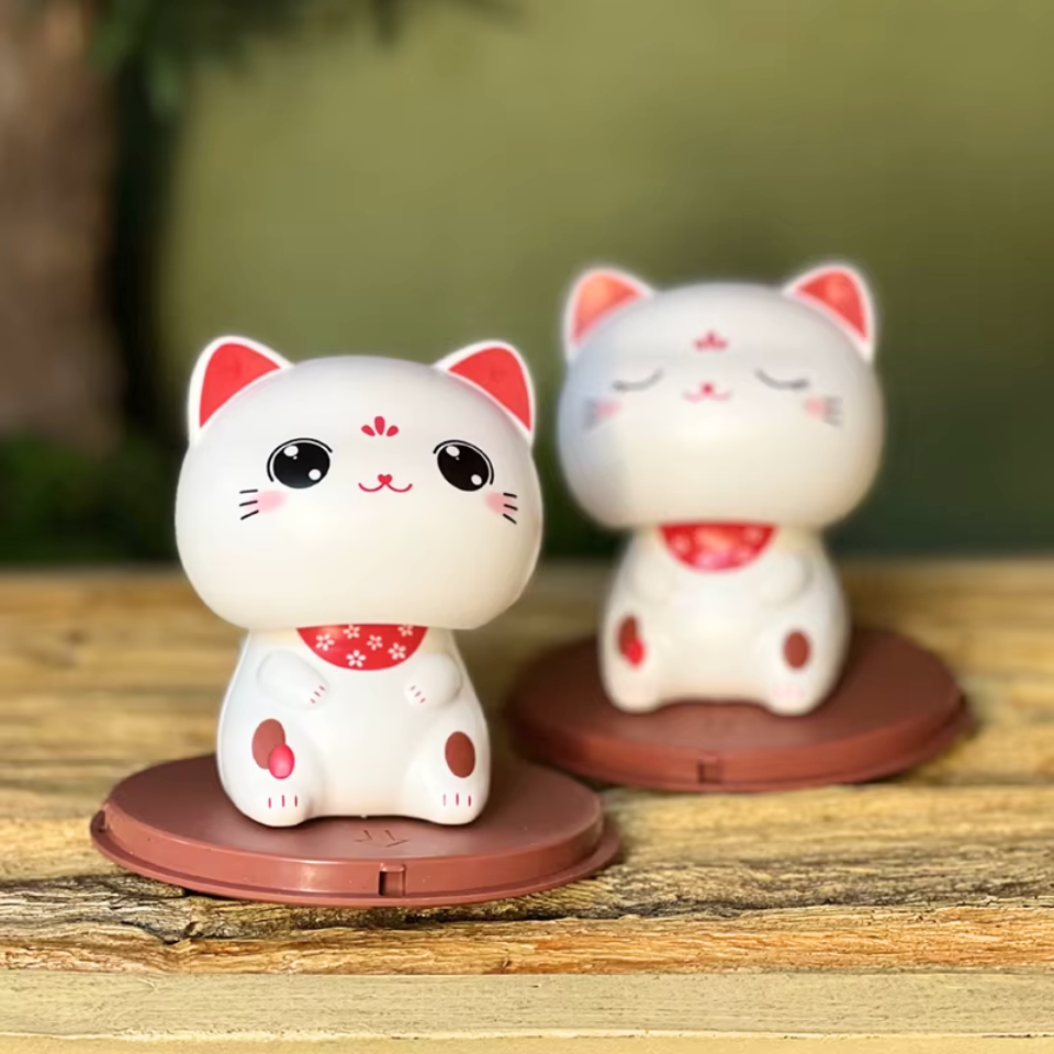 Милый кот-фортуна с качающейся головой — глаза открыты, 9 см